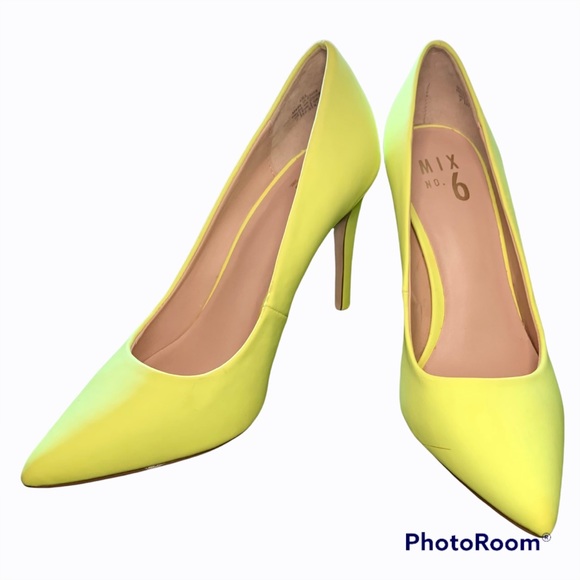 dsw yellow pumps